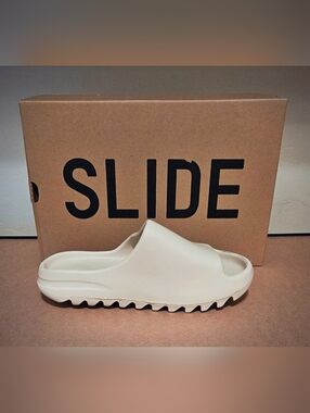 NEW Men's 9 Adidas YZY Yeezy slides Deadstock - Bone color - W/Imperfections